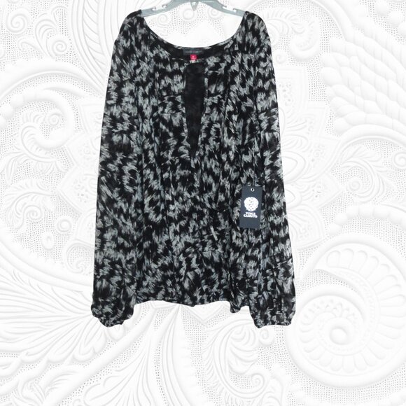 Vince Camuto (Medium) Black and White Faux Wrap Top - NWT - Picture 1 of 3